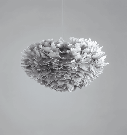 Lampa wisząca z piór ręcznie wykonana do sypialni