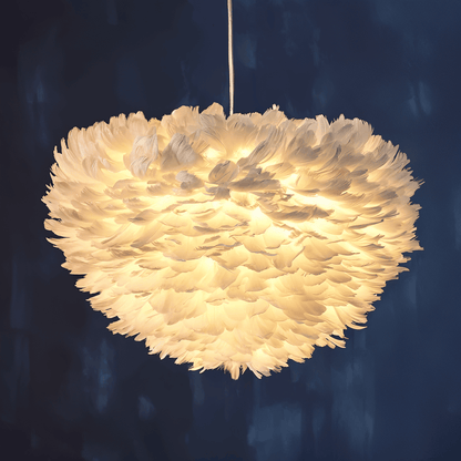 Lampa wisząca z piór ręcznie wykonana do sypialni