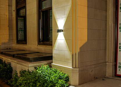 Solarna lampa ogrodowa LED na ścianę