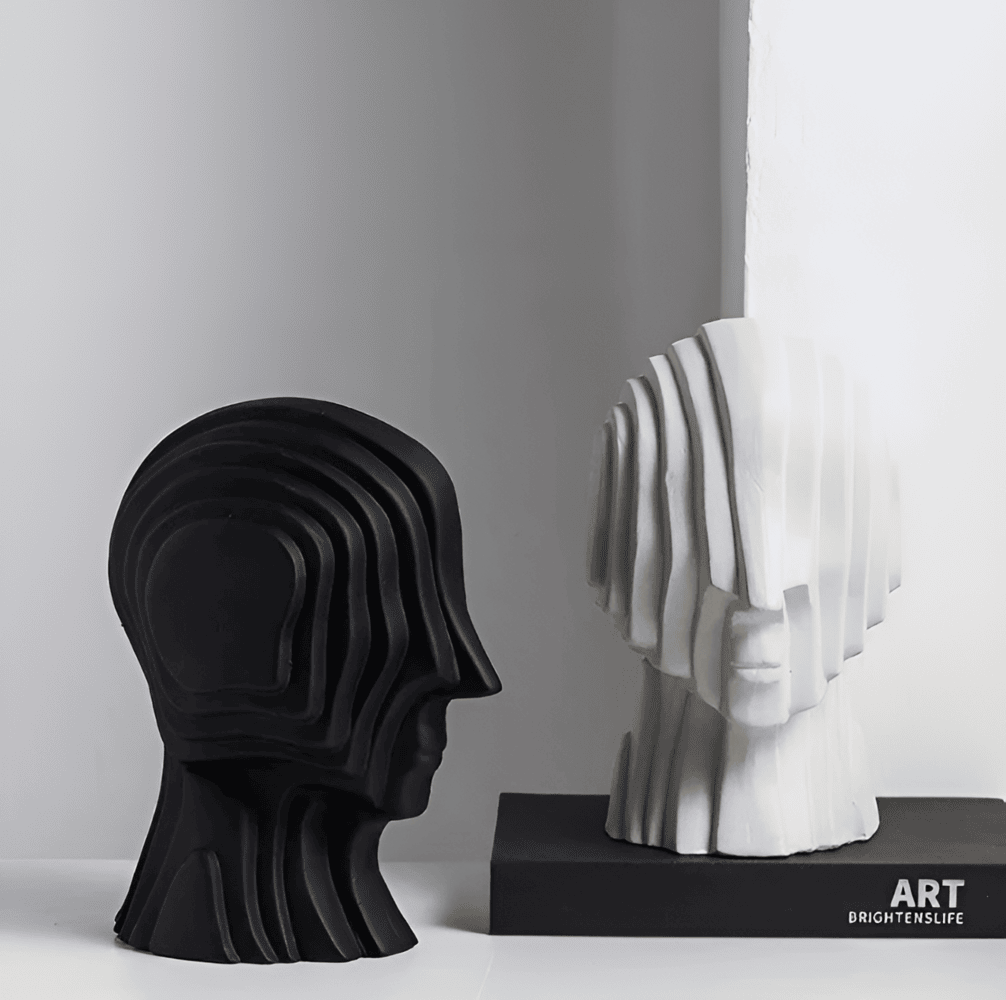 Geometryczna ceramiczna figurka dekoracyjna ze złotymi detalami