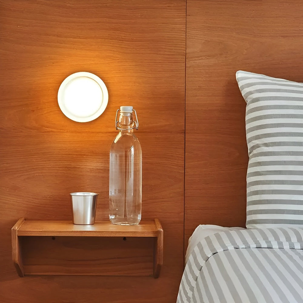 Szklana lampa ścienna LED do salonu i sypialni