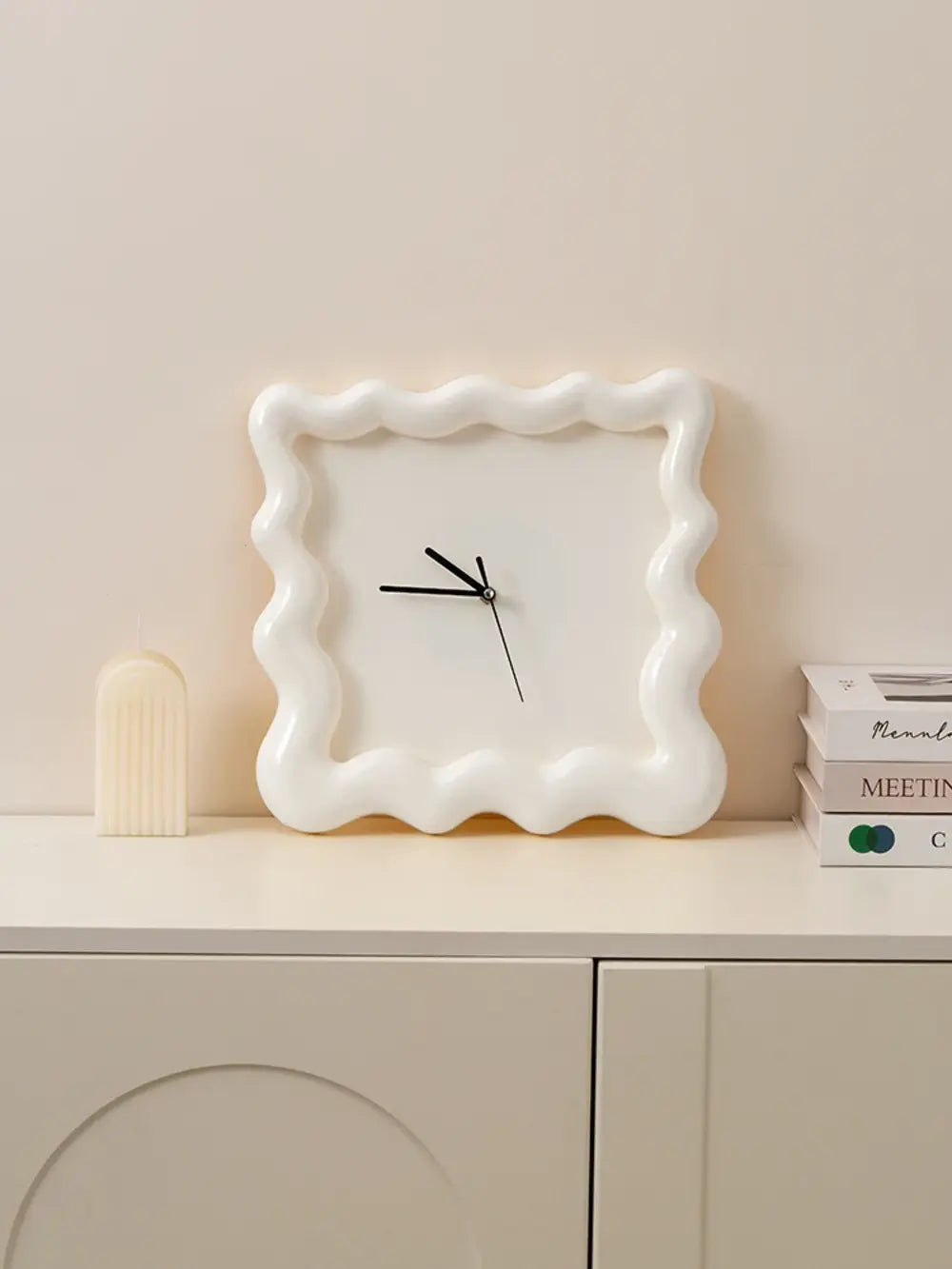 Zegar ścienny kremowy okrągły 30 cm dekoracyjny