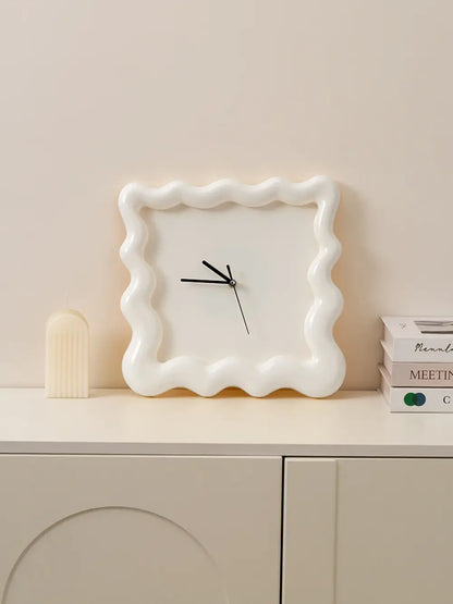 Zegar ścienny kremowy okrągły 30 cm dekoracyjny