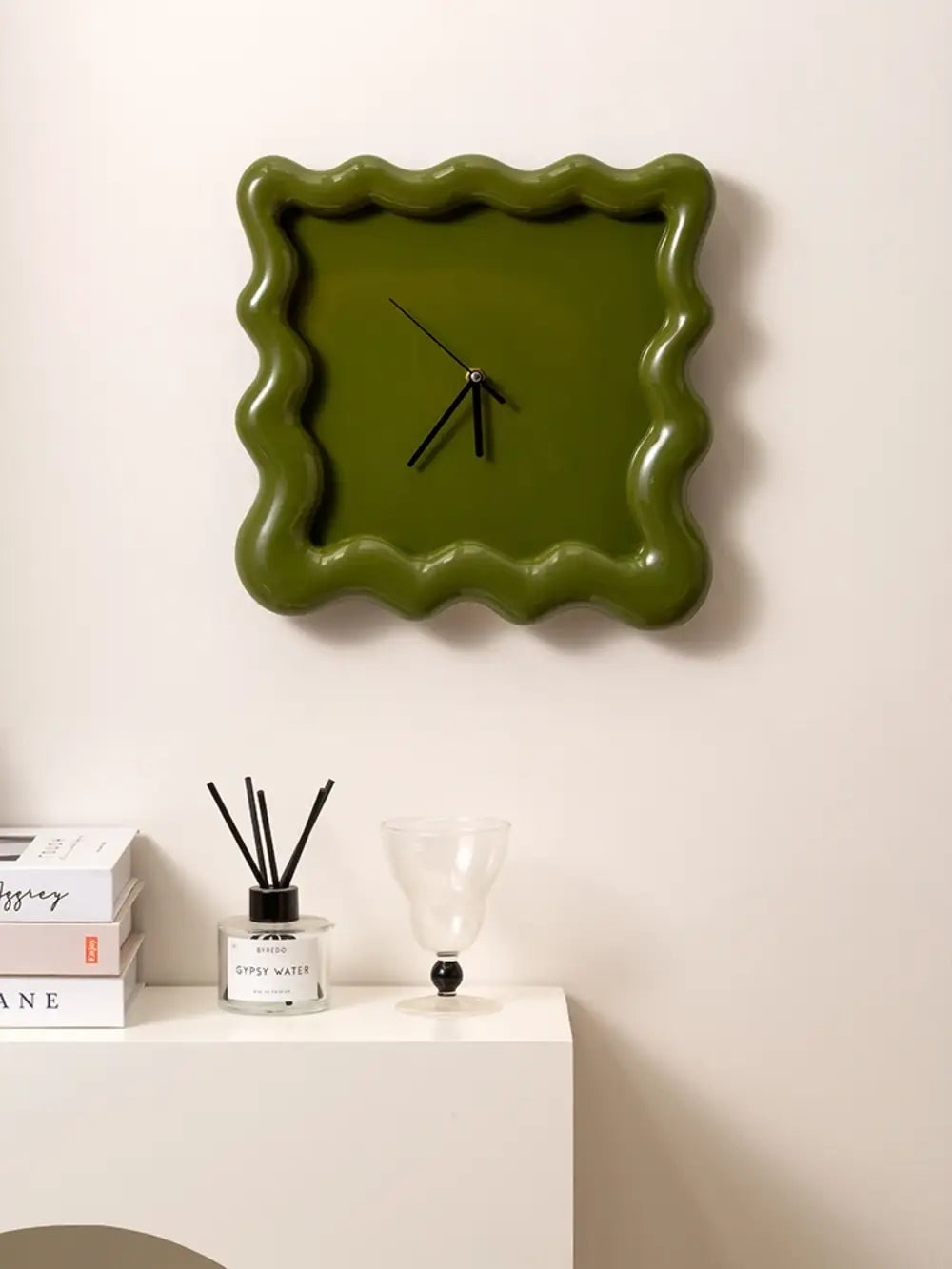 Zegar ścienny kremowy okrągły 30 cm dekoracyjny