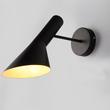 Regulowana czarna lampa ścienna LED do salonu