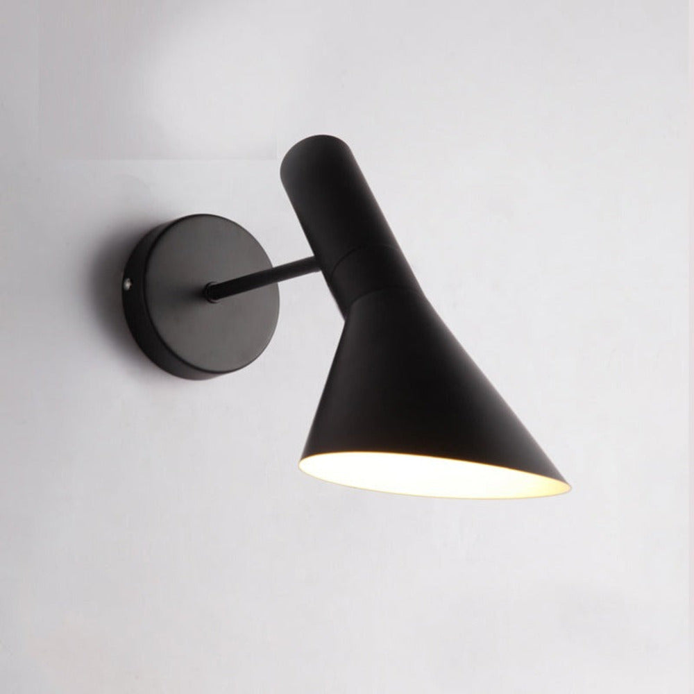 Regulowana czarna lampa ścienna LED do salonu