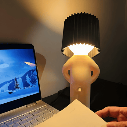 Dekoracyjna lampka LED z figurką chłopca