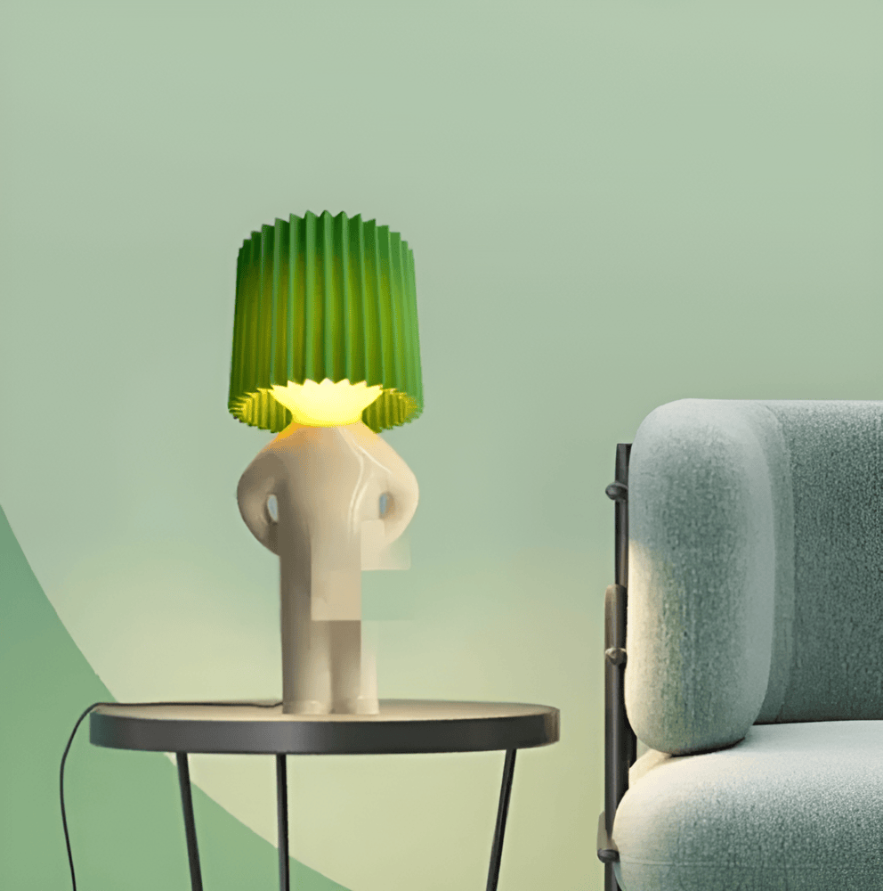 Dekoracyjna lampka LED z figurką chłopca