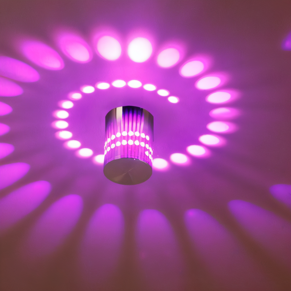 Kinkiet LED kolorowy z efektem spirali