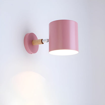 Pastelowa lampa ścienna z regulowanym kloszem