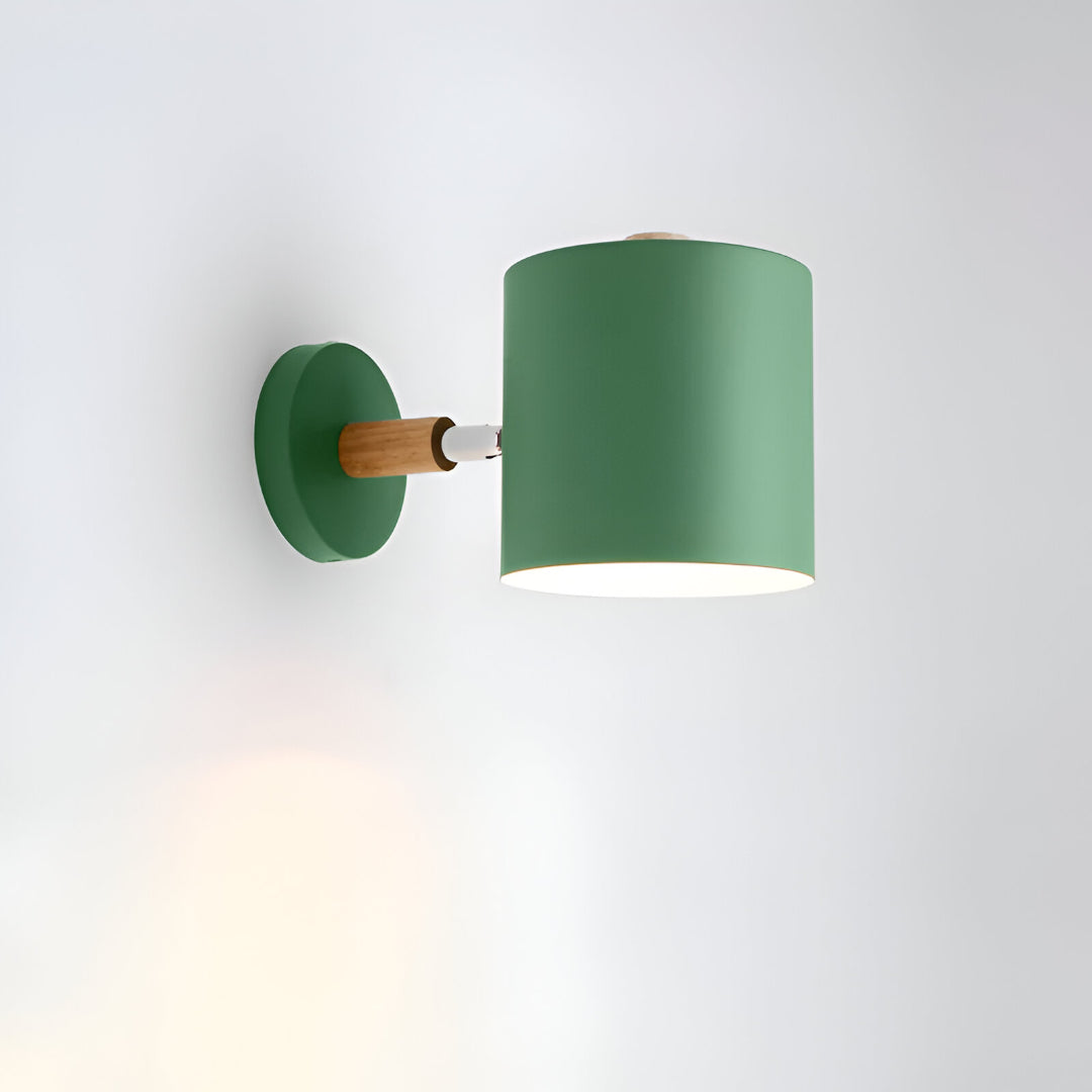 Pastelowa lampa ścienna z regulowanym kloszem