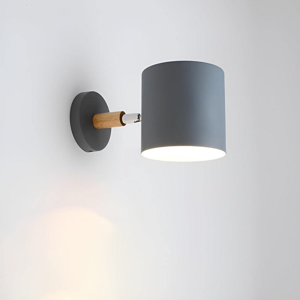 Pastelowa lampa ścienna z regulowanym kloszem