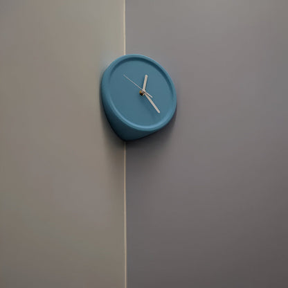 Cichy zegar ścienny narożny 3D minimalistyczny 30 cm