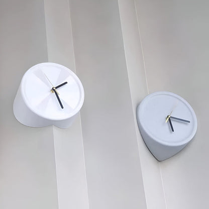 Cichy zegar ścienny narożny 3D minimalistyczny 30 cm