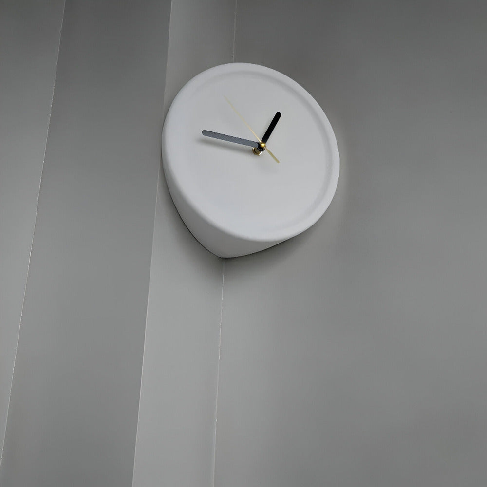 Cichy zegar ścienny narożny 3D minimalistyczny 30 cm