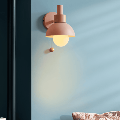 Kolorowa lampa ścienna z drewna i żelaza do pokoju dziecka