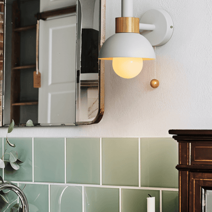 Kolorowa lampa ścienna z drewna i żelaza do pokoju dziecka
