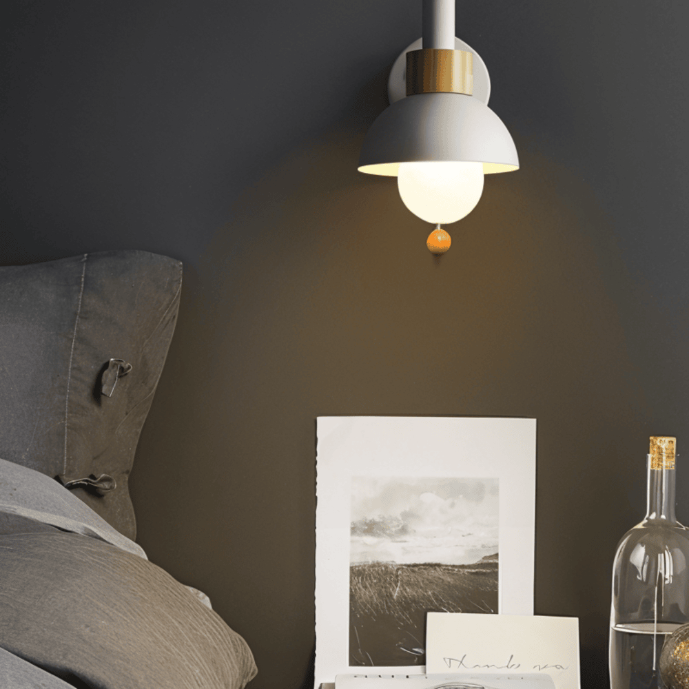 Kolorowa lampa ścienna z drewna i żelaza do pokoju dziecka