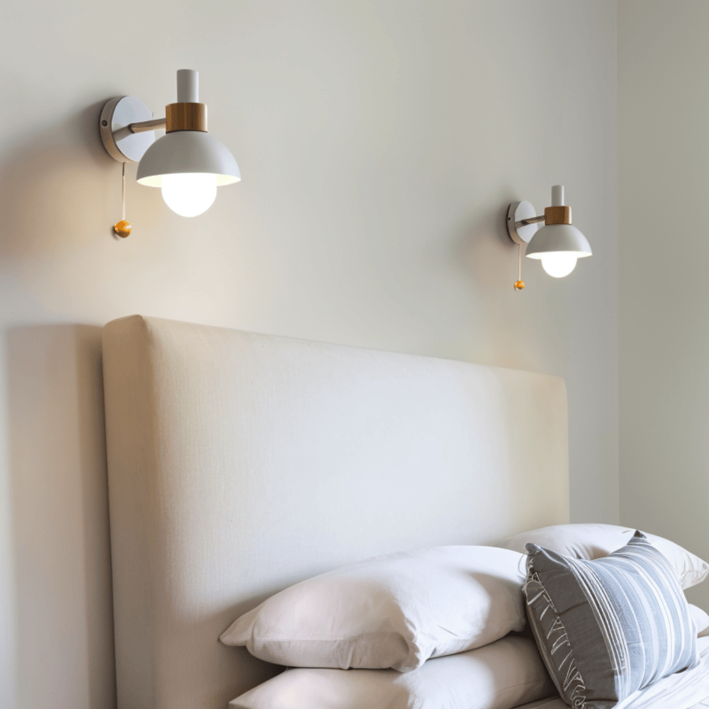 Kolorowa lampa ścienna z drewna i żelaza do pokoju dziecka