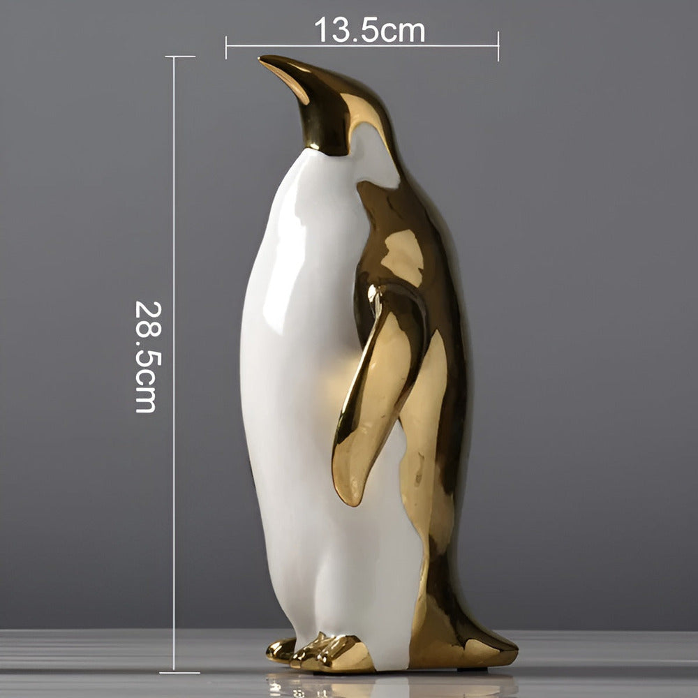 Złota figurka pingwina z ceramiki