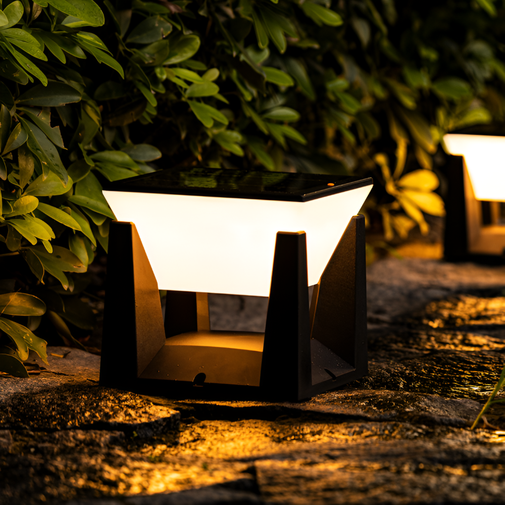 Kwadratowa solarna lampa ogrodowa LED IP65
