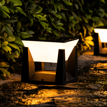 Kwadratowa solarna lampa ogrodowa LED IP65