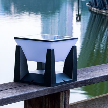 Kwadratowa solarna lampa ogrodowa LED IP65
