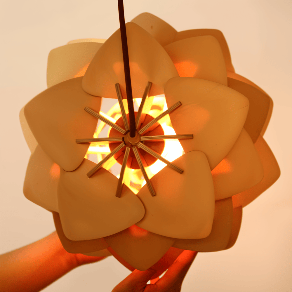 Drewniana lampa wisząca rustykalna do salonu