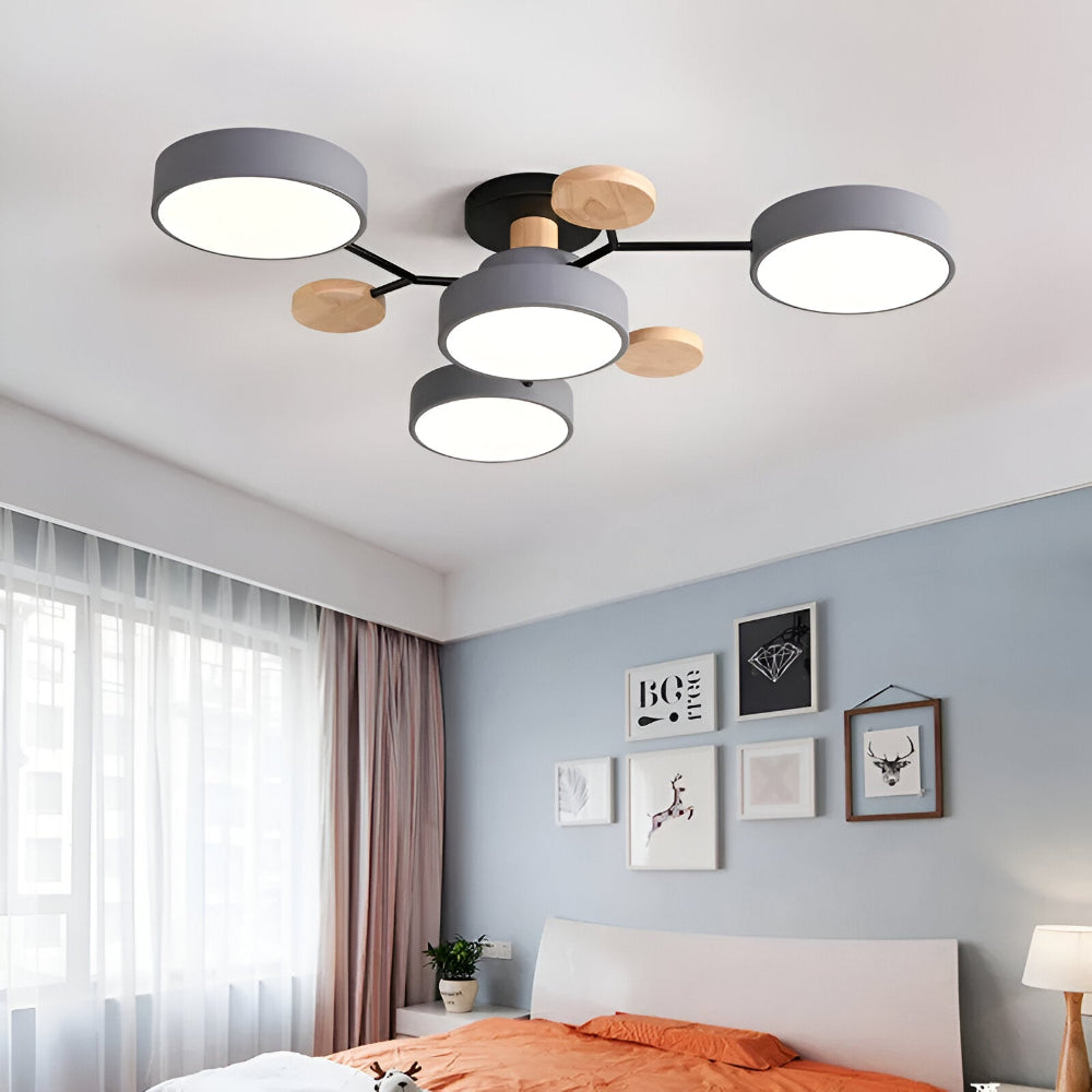 Nowoczesna lampa sufitowa LED z drewnianymi detalami