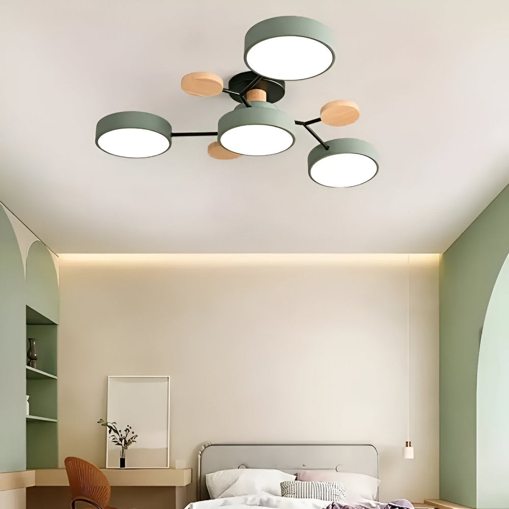 Nowoczesna lampa sufitowa LED z drewnianymi detalami