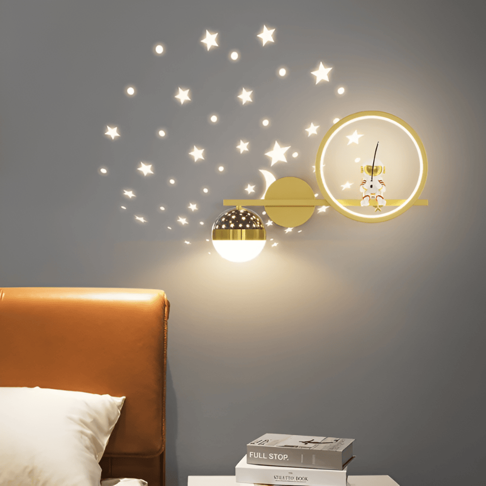 Kinkiet dziecięcy astronauta z projektorem gwiazd