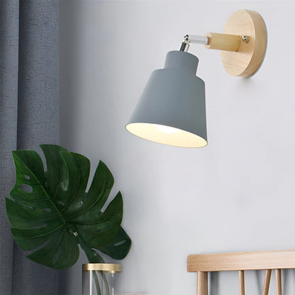 Regulowana lampa ścienna z żelaza z przełącznikiem