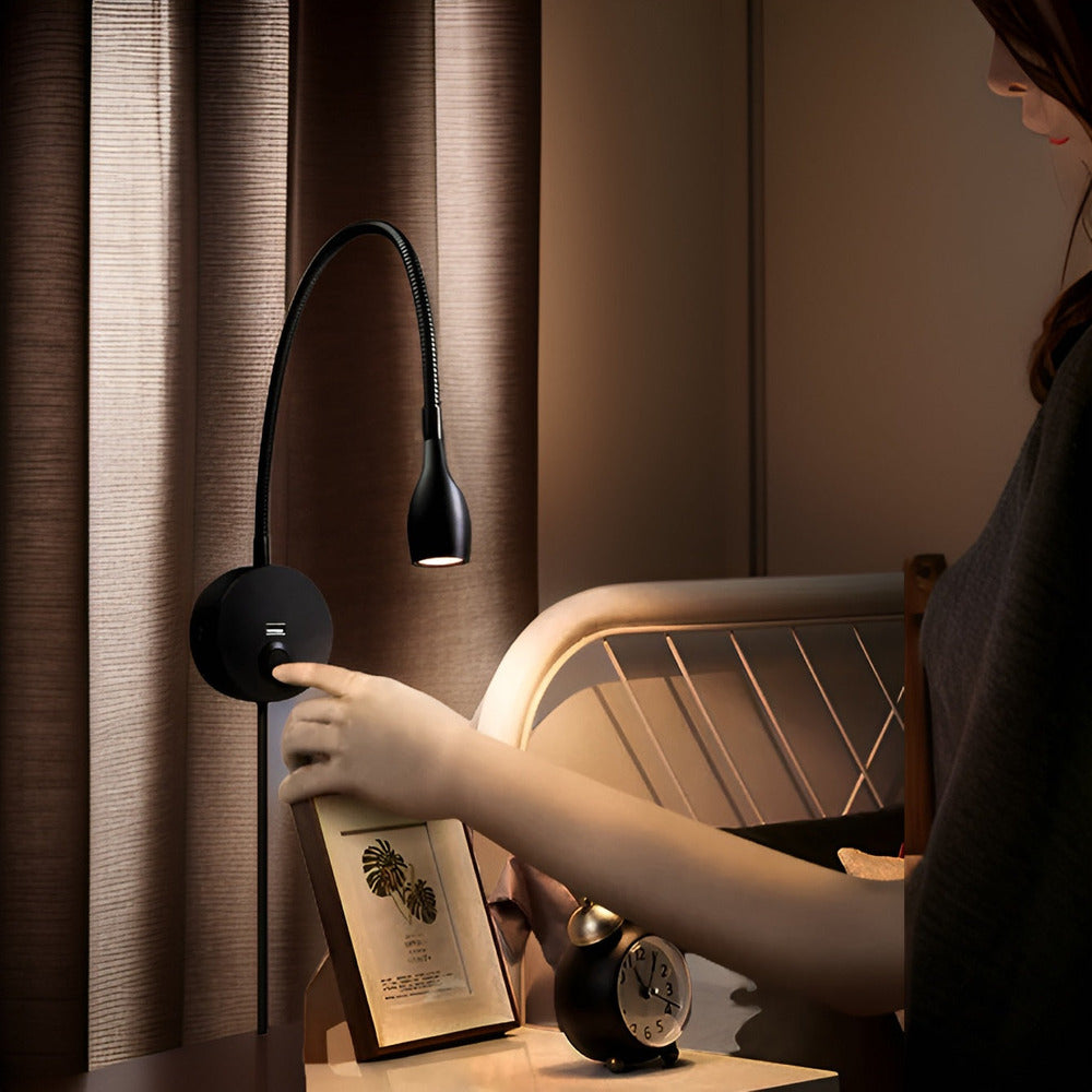 Lampa ścienna LED z dotykowym sterowaniem i portem USB