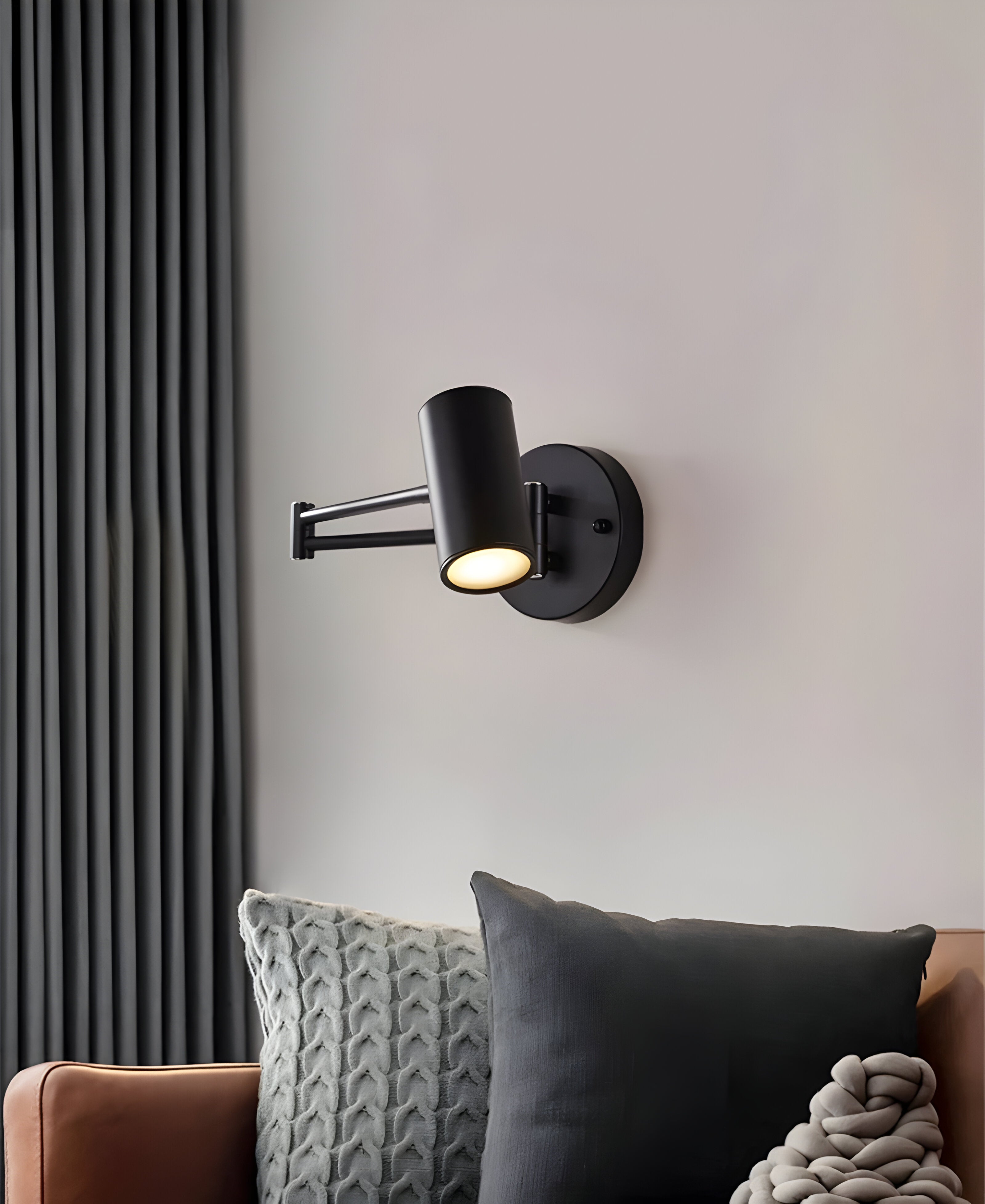 Regulowana lampa ścienna do czytania czarno-złota