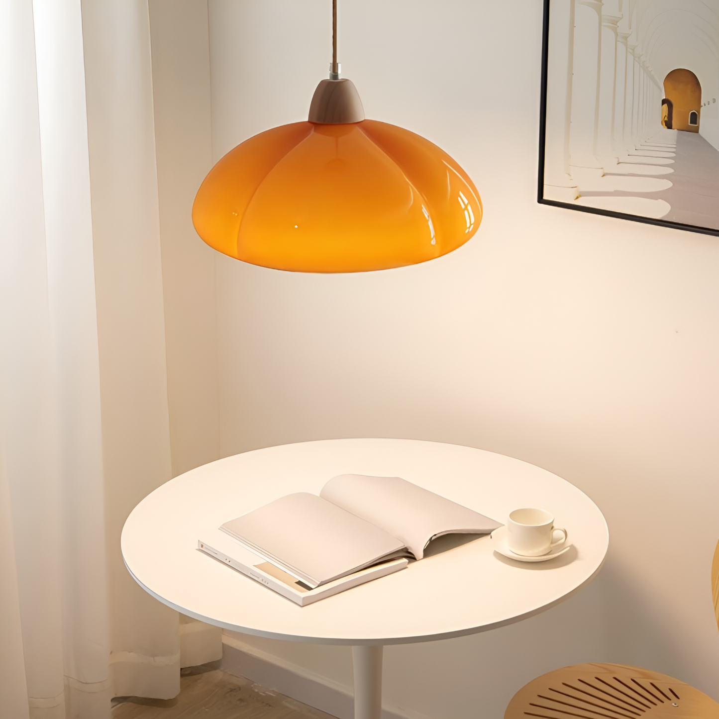 Retro lampa wisząca ze szkła i drewna do salonu