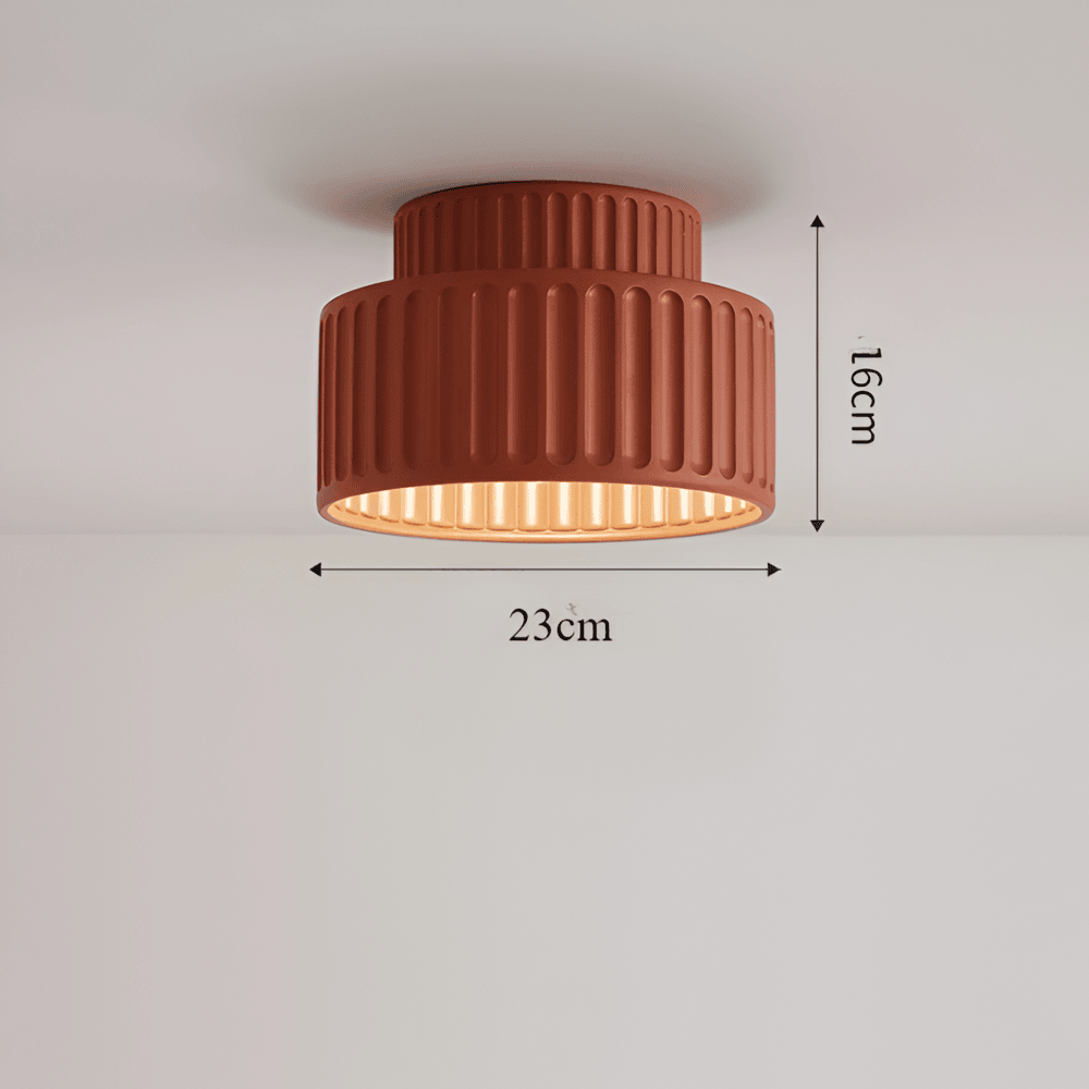 Biała lampa sufitowa z ryflowanym kloszem z żywicy