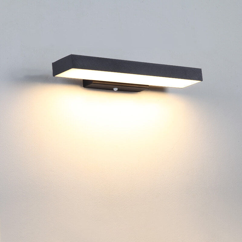 Minimalistyczny kinkiet LED z czujnikiem ruchu na zewnątrz