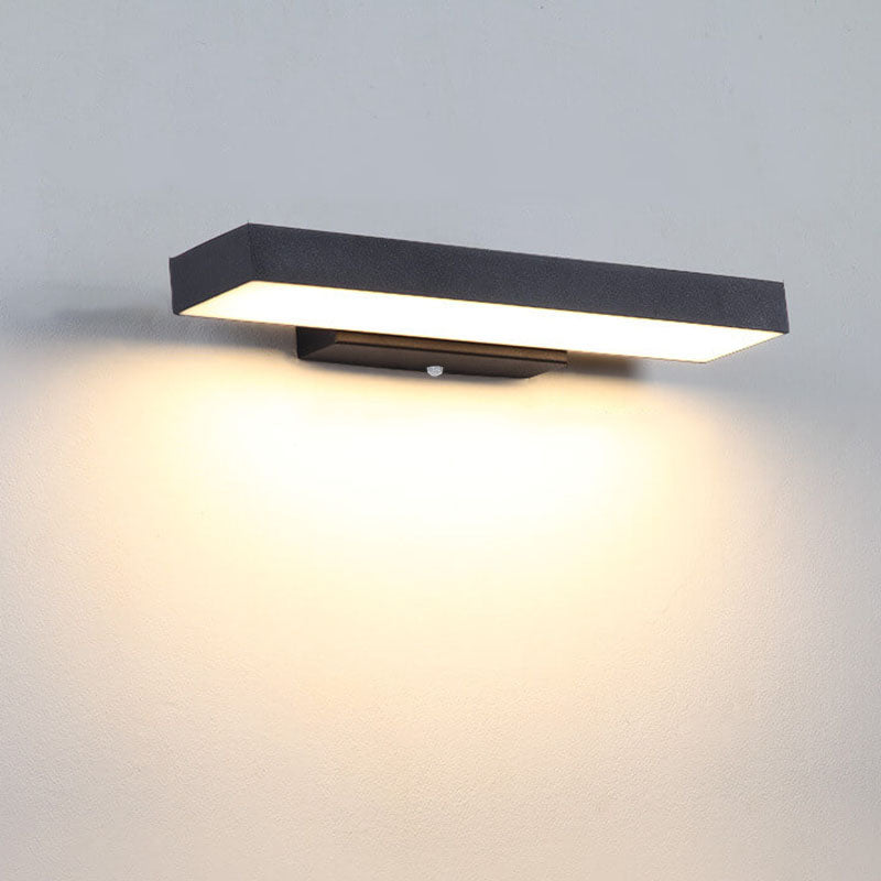 Minimalistyczny kinkiet LED z czujnikiem ruchu na zewnątrz