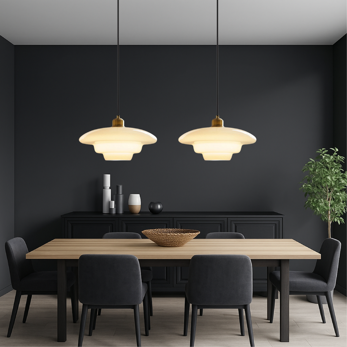 Lampa wisząca vintage z mlecznego szkła
