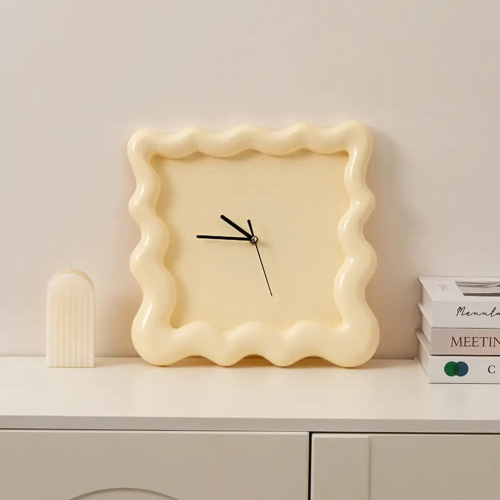 Zegar ścienny kremowy okrągły 30 cm dekoracyjny