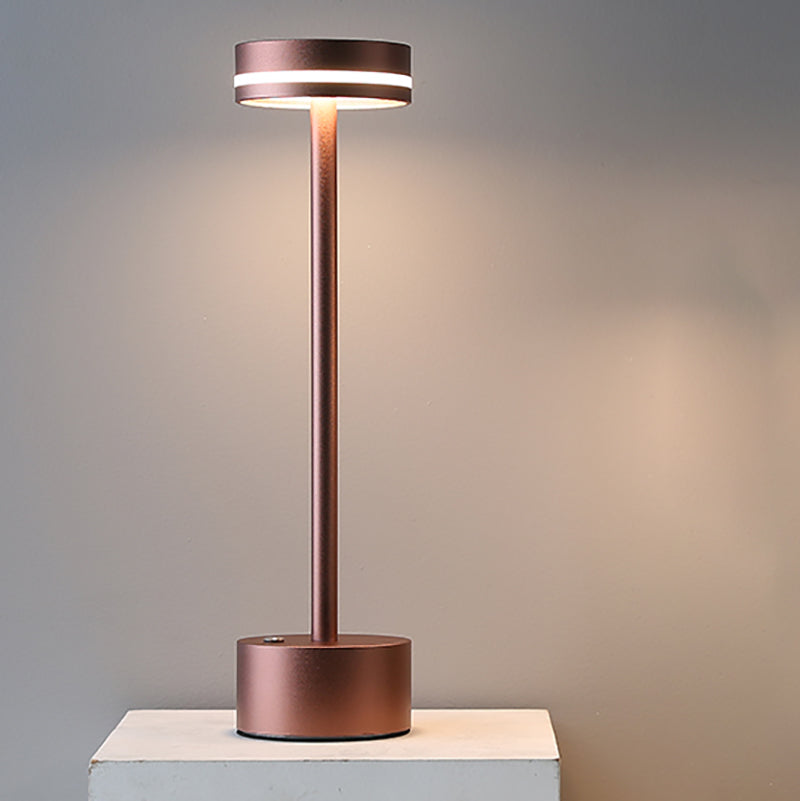 Bezprzewodowa lampa stołowa z dotykową regulacją światła